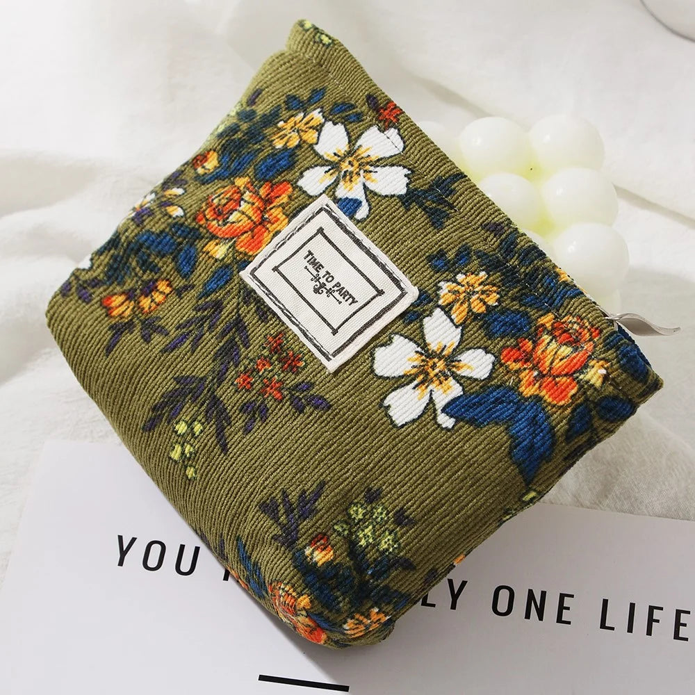 Small Size 11x10x4cm Embossed Floral Makeup Bag Portable Travel Toiletry Organizer Cosmetic Pouch - Green / Flower - 2