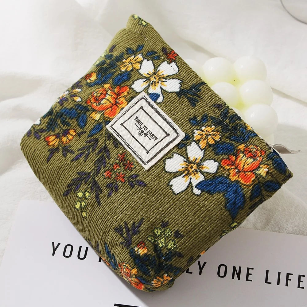 Small Size 11x10x4cm Embossed Floral Makeup Bag Portable Travel Toiletry Organizer Cosmetic Pouch - Green / Flower - 3