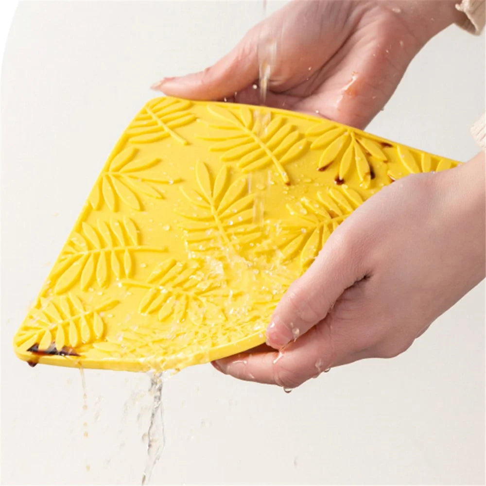 17*17cm Leaf Design Silicone Bowl Dish Heat Insulation Pad Dining Table Placemat - Lemon Yellow - 2