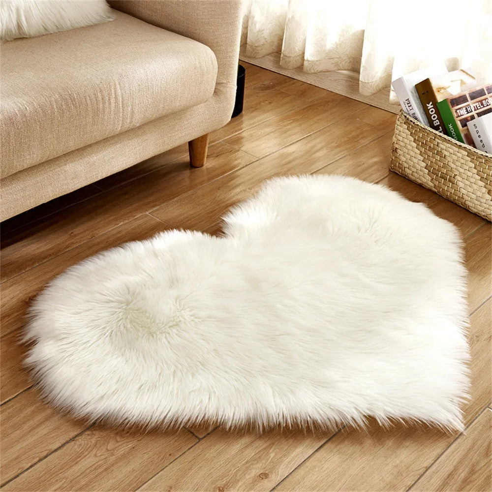 30 x 40cm Heart Shaped Rug Plush Floor Mat Non Slip Living Room Bedroom Decorative Carpet - White - 1