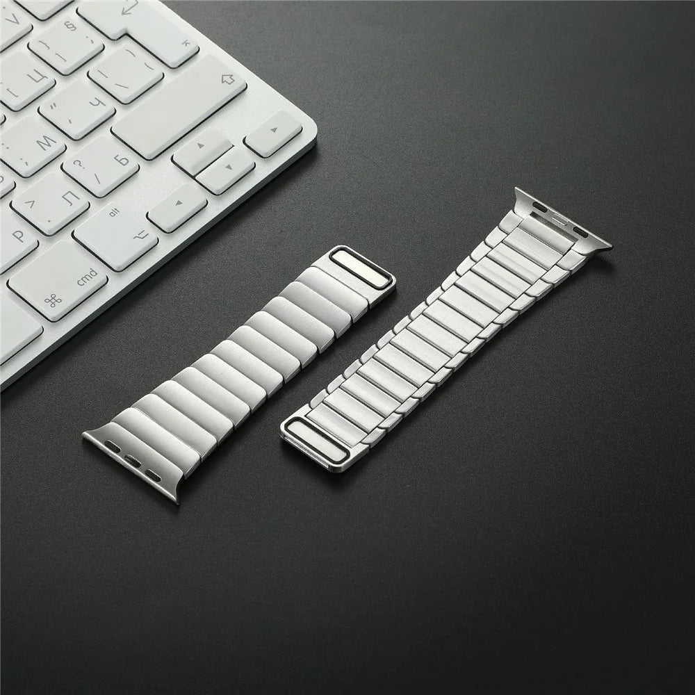 For Apple Watch Series 11 10 42mm / 9 8 7 41mm / SE3 SE2 SE 6 5 4 40mm / 3 2 1 38mm Magnetic Metal Watch Strap - Silver - 7