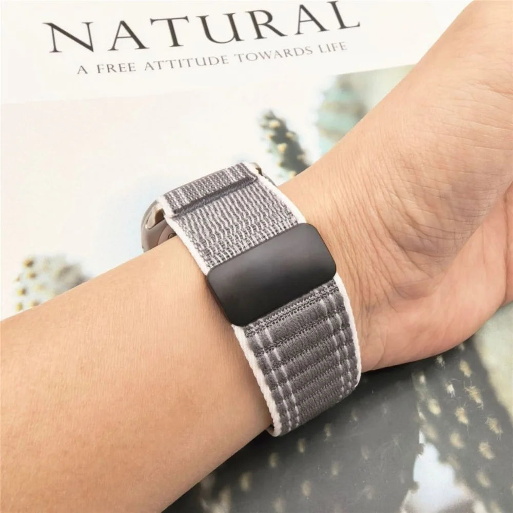 Watch Band For Apple Watch Ultra 3 2 1 49mm / Series 11 10 46mm / 9 8 7 45mm / SE3 SE2 SE 6 5 4 44mm / 3 2 1 42mm Magnetic Clasp Wave Pattern Nylon Wrist Strap - Sapphire - 2