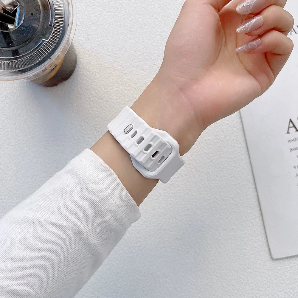 For Apple Watch Series 11 10 42mm / 9 8 7 41mm / SE3 SE2 SE 6 5 4 40mm / 3 2 1 38mm Stripe Design Silicone Smartwatch Band Replacement Wrist Strap - White - 3