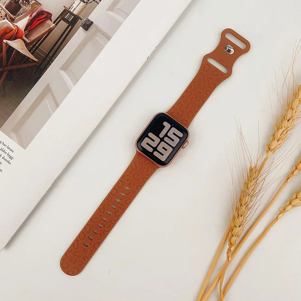 For Apple Watch Ultra 3 2 1 49mm / Series 11 10 46mm / 9 8 7 45mm / SE3 SE2 SE 6 5 4 44mm / 3 2 1 42mm Silicone Leopard Pattern Watch Strap - Tan - 3