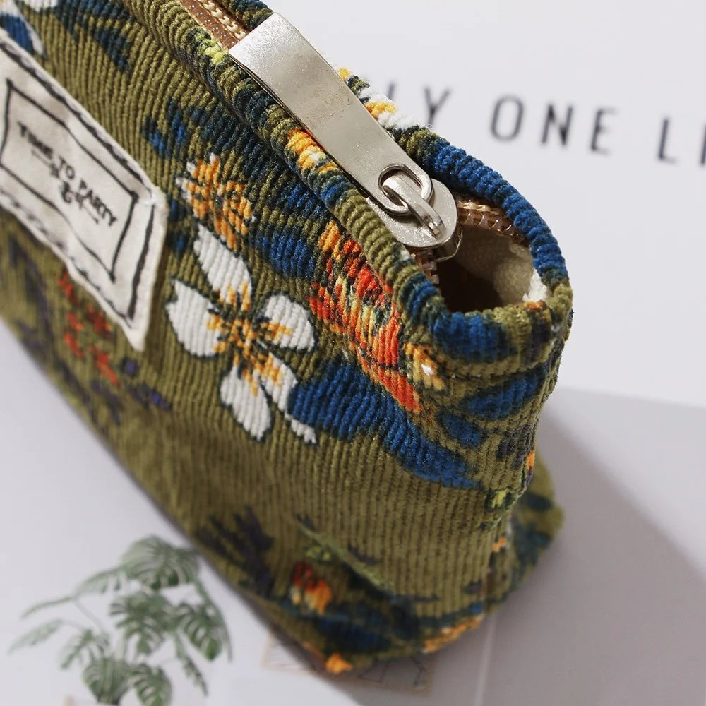 Small Size 11x10x4cm Embossed Floral Makeup Bag Portable Travel Toiletry Organizer Cosmetic Pouch - Green  /  Flower - 5