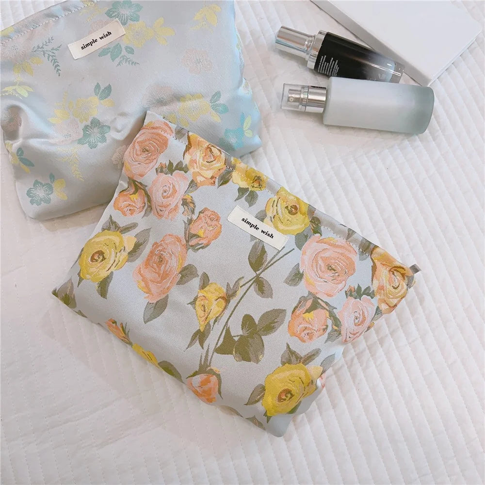 Fresh Flower Pattern Travel Cosmetics Toiletries Storage Bag Women Canvas Clutch Bag - Three Color Flower - 5