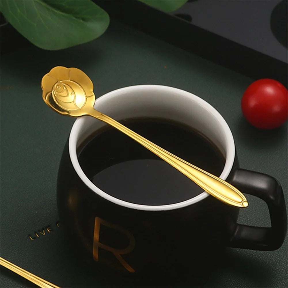 4PCS / Set 12.4-12.6cm Stainless Steel Flower Shape Spoons Coffee Mixing Ice Cream Dessert Spoons - Green  /  Gold - 3