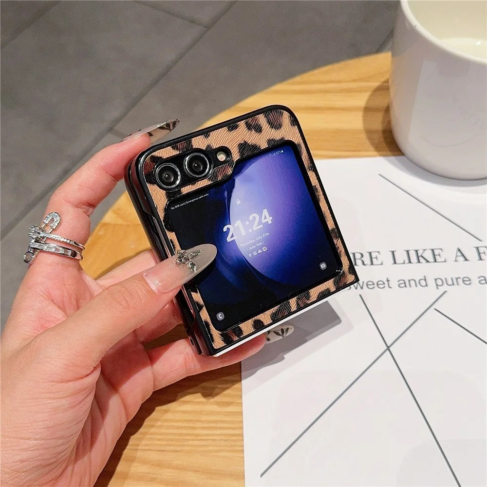 For Samsung Galaxy Z Flip7 FE 5G / Z Flip6 5G Case Two-Piece Design Leather + PC Phone Cover - Leopard Texture - 2
