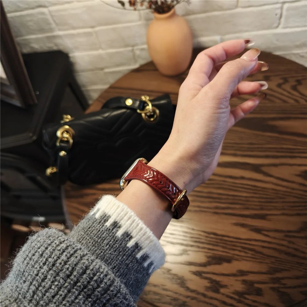Watch Band For Apple Watch Ultra 3 2 1 49mm / Series 11 10 46mm / 9 8 7 45mm / SE3 SE2 SE 6 5 4 44mm / 3 2 1 42mm Heart Pattern Embossed Genuine Leather Strap - Wine Red - 3