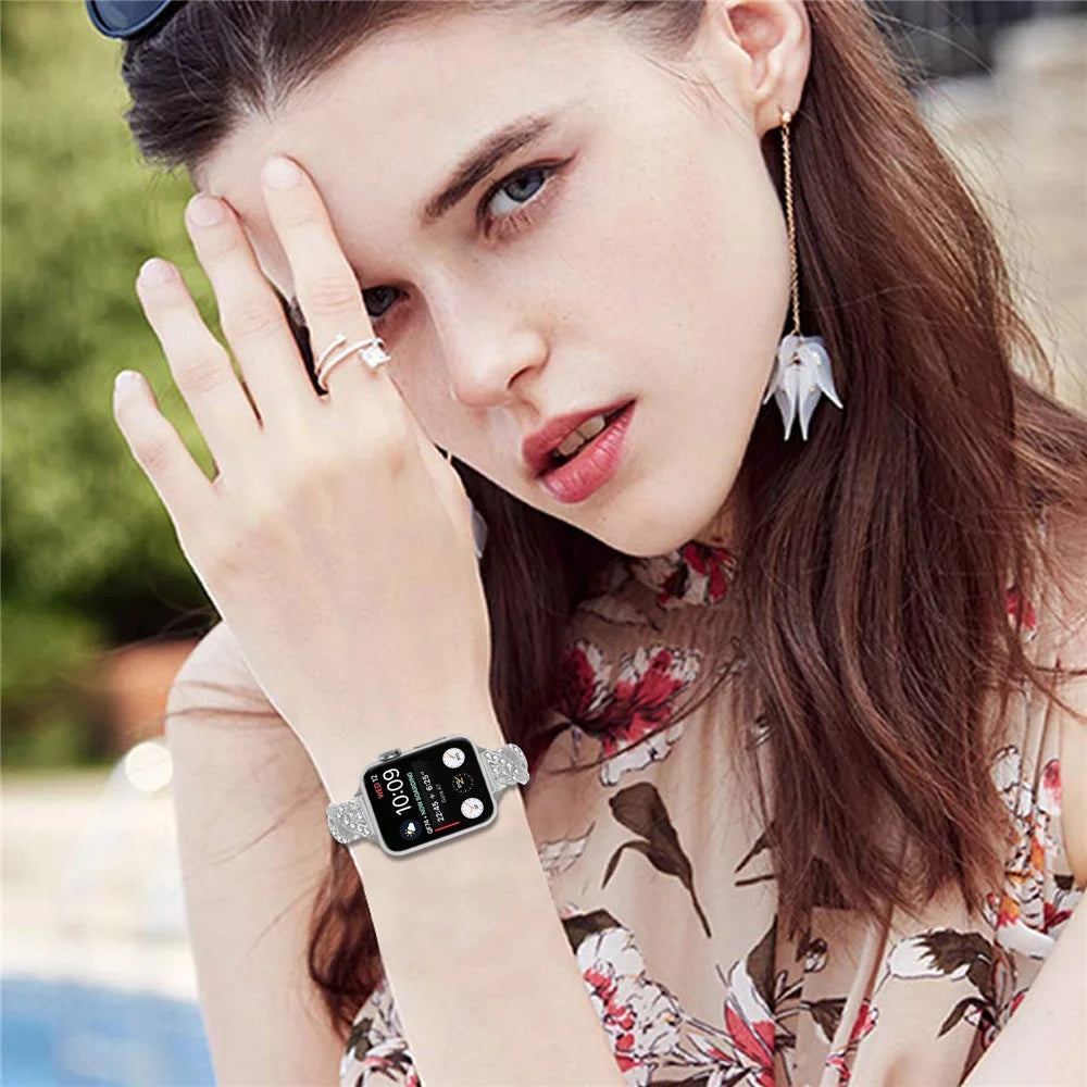 Watch Band For Apple Watch Series 11 10 42mm / 9 8 7 41mm / SE3 SE2 SE 6 5 4 40mm / 3 2 1 38mm , Drawstring Lock Zinc Alloy Rhinestone Decor Bracelet Strap - Silver - 6