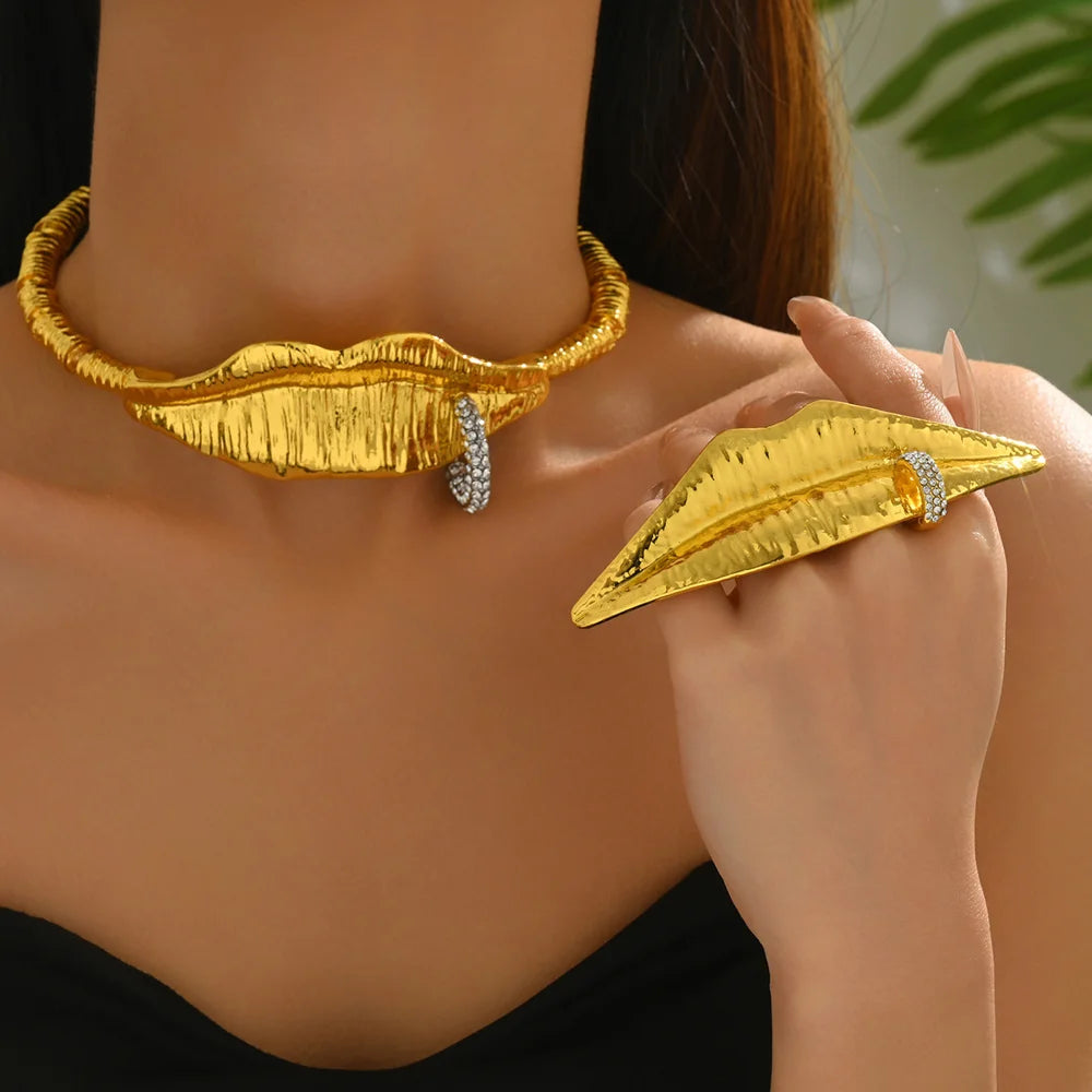 Hip Hop Rhinestone Inlaided Metal Lip Shape Necklace with 2 Rings for Women Jewelry Set - 2
